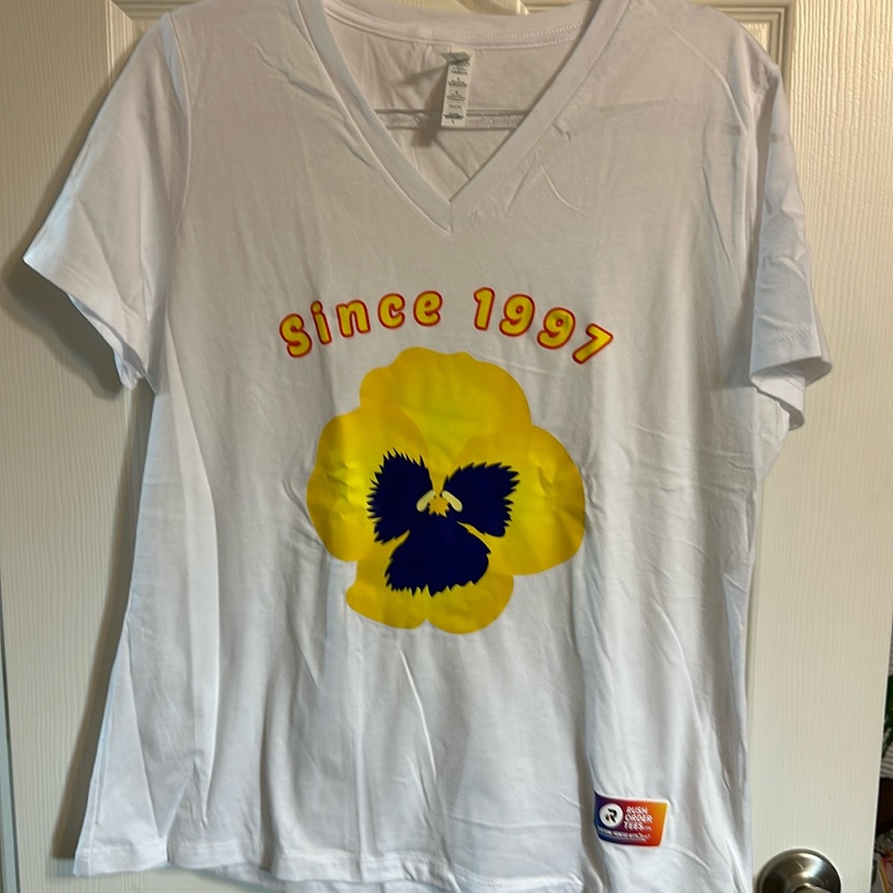 Hanson band flower custom made shirt. V-neck. Size large.
